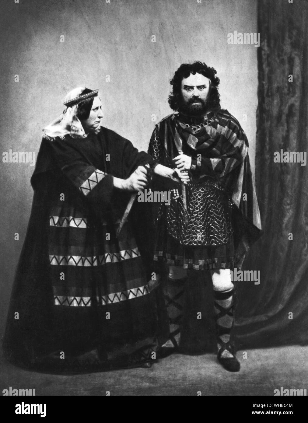 Il signor e la signora Charles Kean come Macbeth e Lady Macbeth in costume al fine di essere storicamente accurato 1858 Princess's Theatre Foto Stock