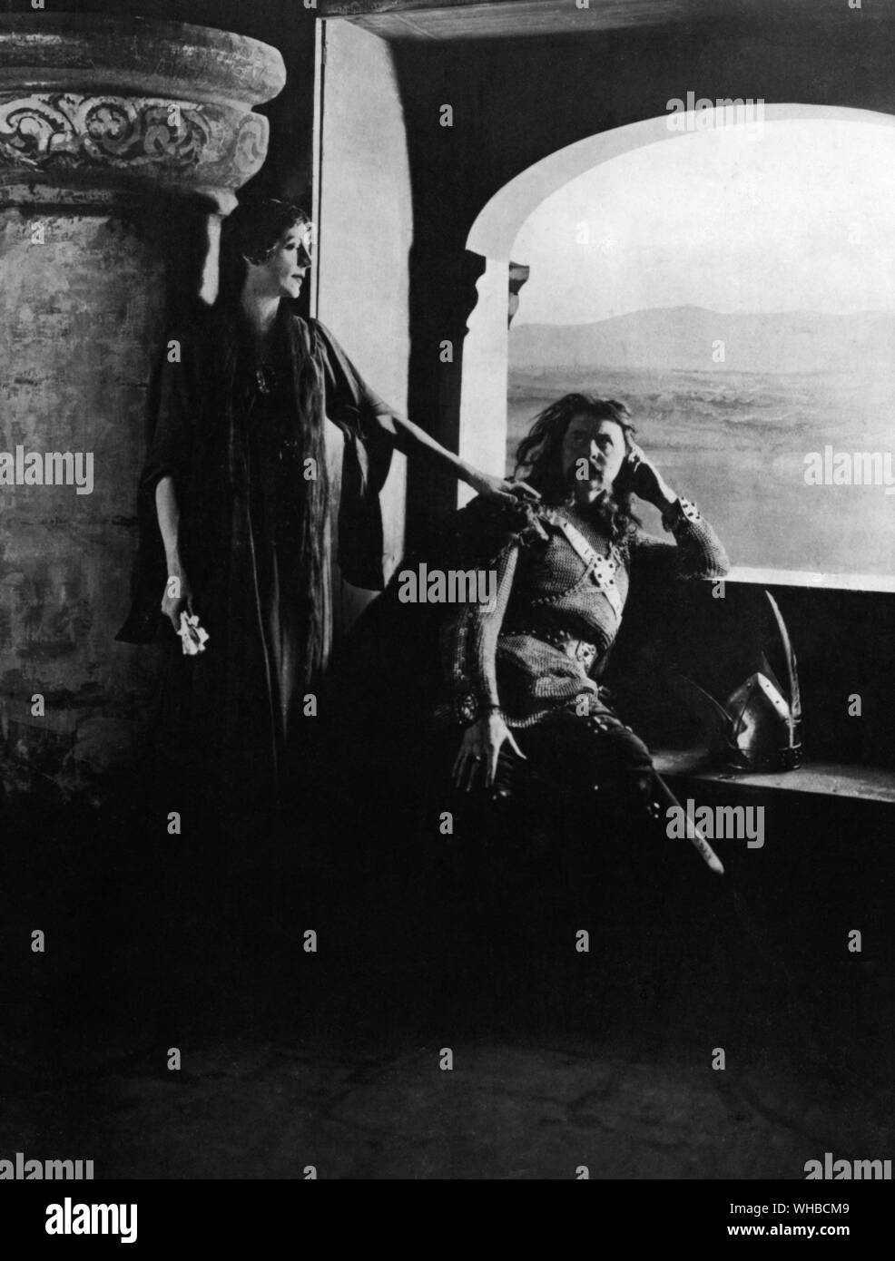 Sir Herbert Beerbohm Tree come Macbeth e violetta Vanbrugh come Lady Macbeth. Beerbohm Tree è una produzione a sua maestà il 1911 Foto Stock