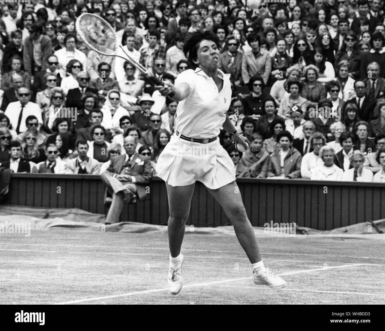 Rosemary Casals (USA) v. Margaret corte (Australia) 1 luglio 1970.. Il rosmarino Rosie Casals (nato il 16 settembre 1948) è un americano di giocatore di tennis professionista. Nata a San Francisco, California, ai genitori di Salvadoran.. Foto Stock