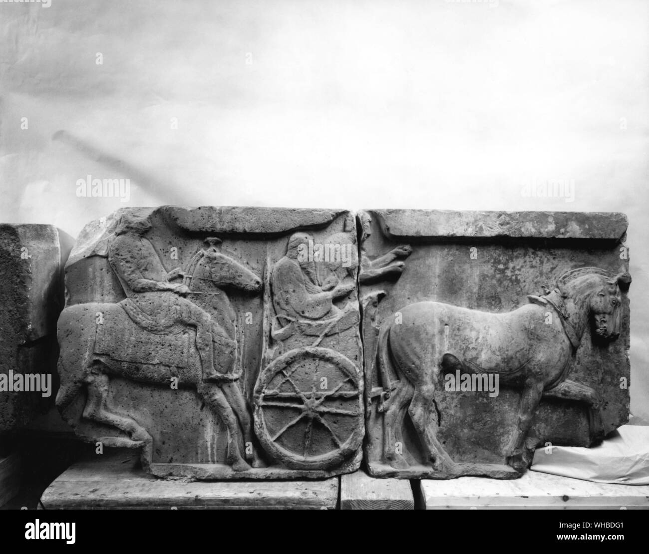 Fregio da Xanthos in Lycia , che mostra carri e rider , calcare , 470 BC Foto Stock