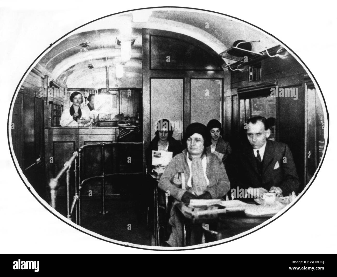 In Gran Bretagna da prima linea ferroviaria a buffet auto, introdotto dall'LMS sul percorso Euston-Nottingham, 2° giugno 1932. Foto Stock