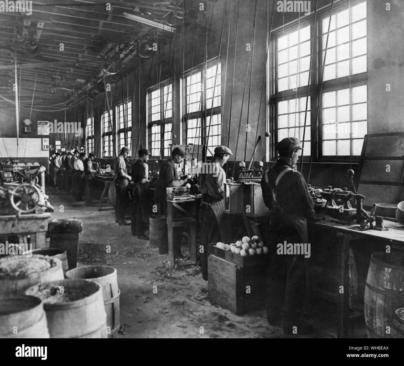 Interno dell'Albany Biliardo palla Company di New York che mostra la produzione di plastica palle da biliardo . Foto Stock