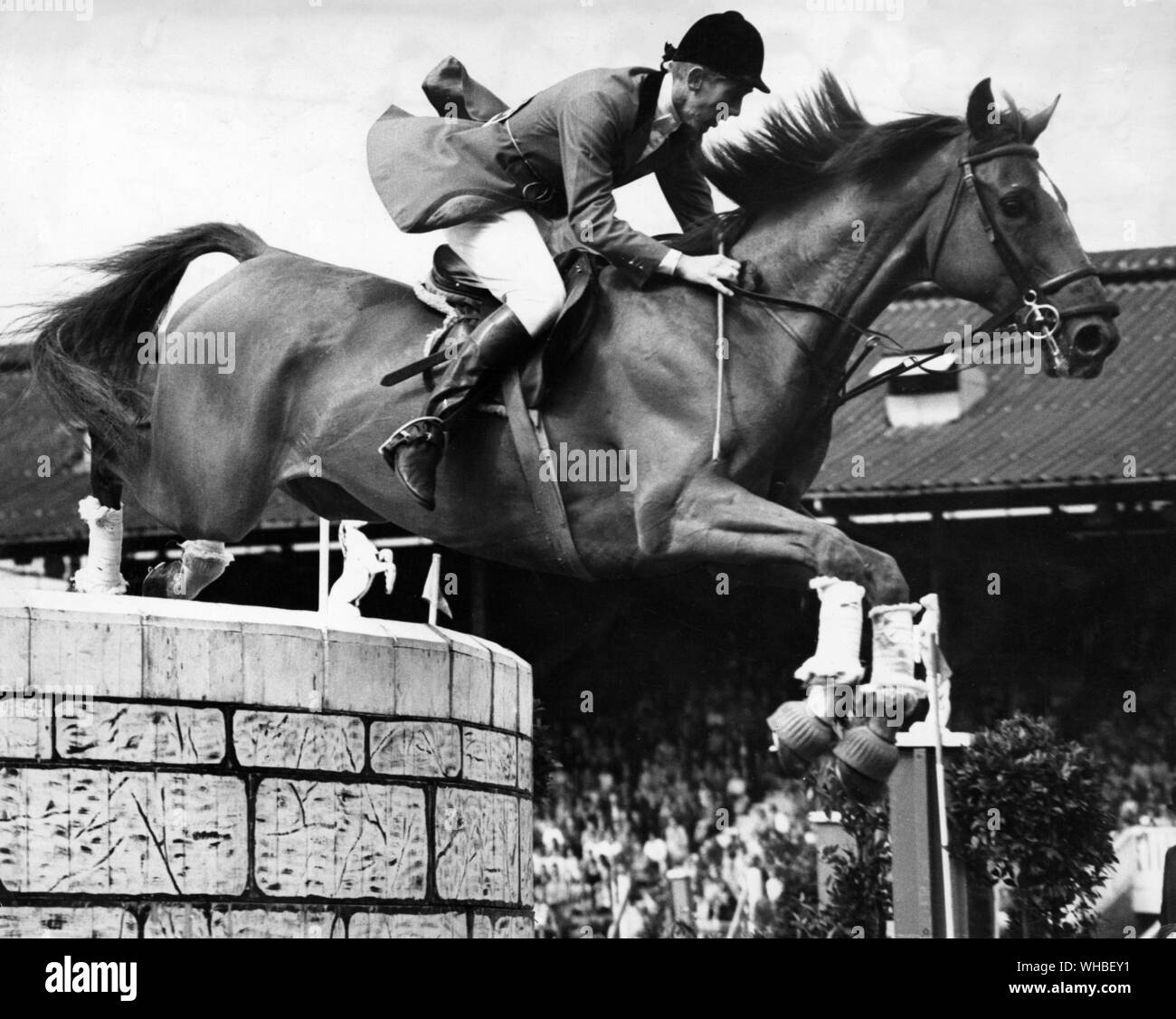 David Broome di saltare sul cavallo Sunslave presso il Royal International Horse Show Foto Stock