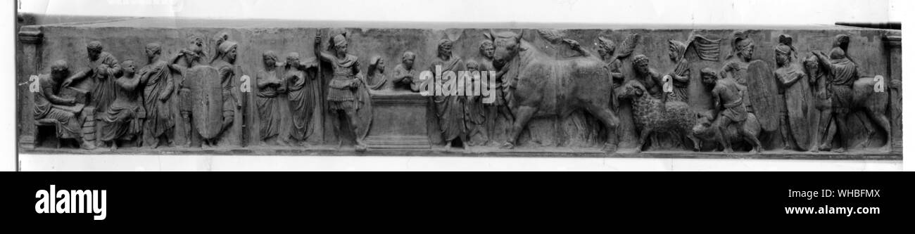 Vista generale dell'altare di Dometius Ahenobarbus - fine del I secolo A.C. - Paris Louvre. Foto Stock