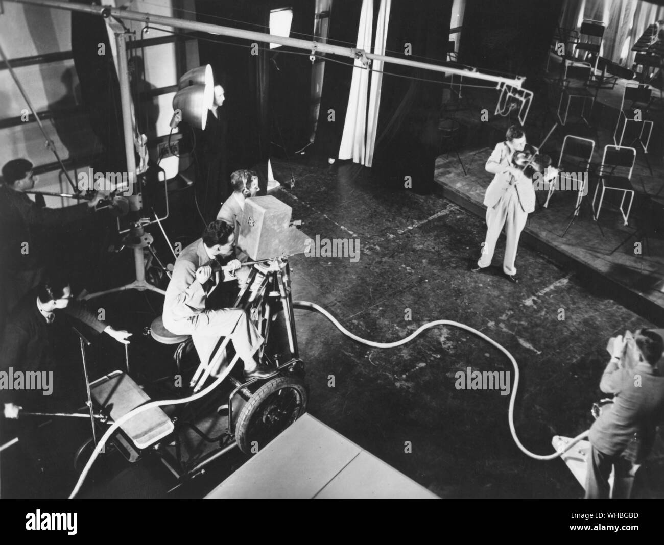 Un Marconi EMI telecamera durante il lavoro su un pre guerra studio broadcast Foto Stock