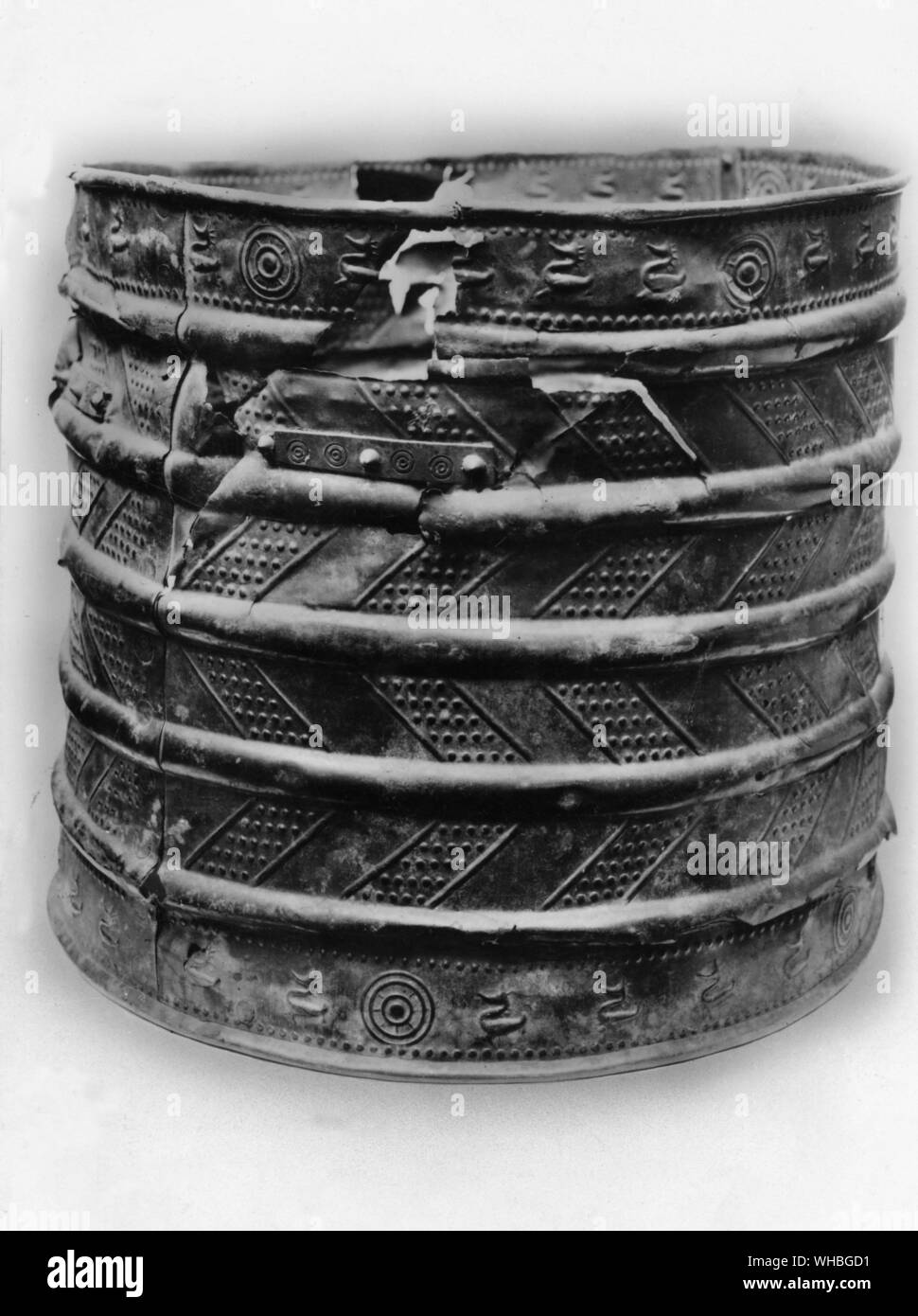 Benna di bronzo dalla prima età del ferro cimitero di Hallstatt Austria intorno al VI secolo A.C. Foto Stock