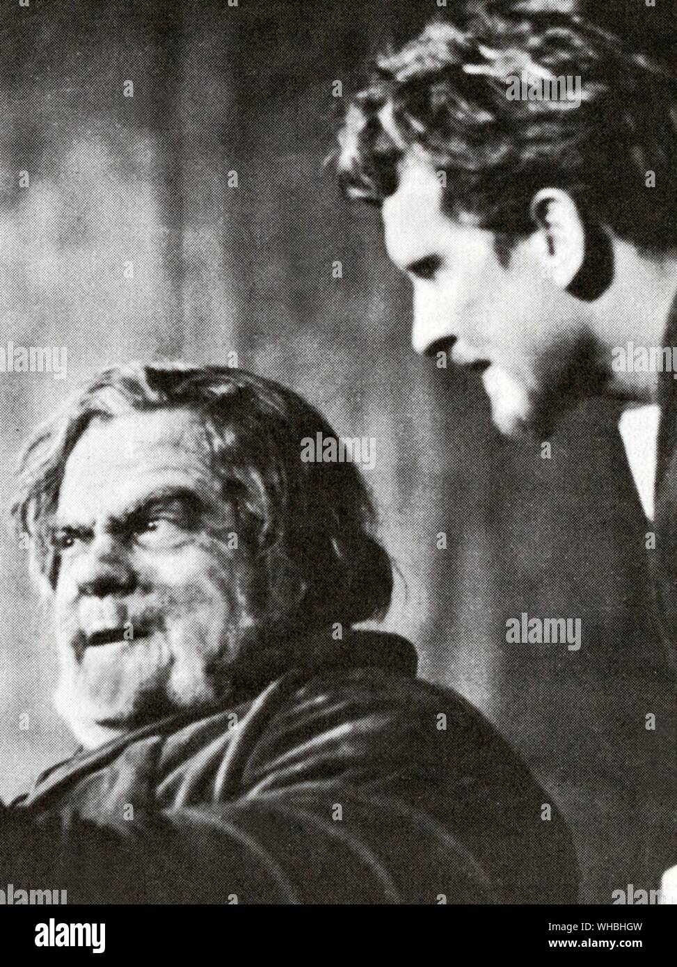 Orson Welles come Falstaff e Burgess Meredith come principe Hal in Welles i cinque re, teatro di Mercurio 1939 Foto Stock
