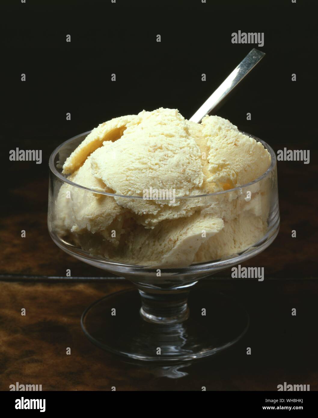 Pane marrone Gelato : Dessert gelato ricavato da prodotti lattiero-caseari come il latte e la crema di latte Foto Stock