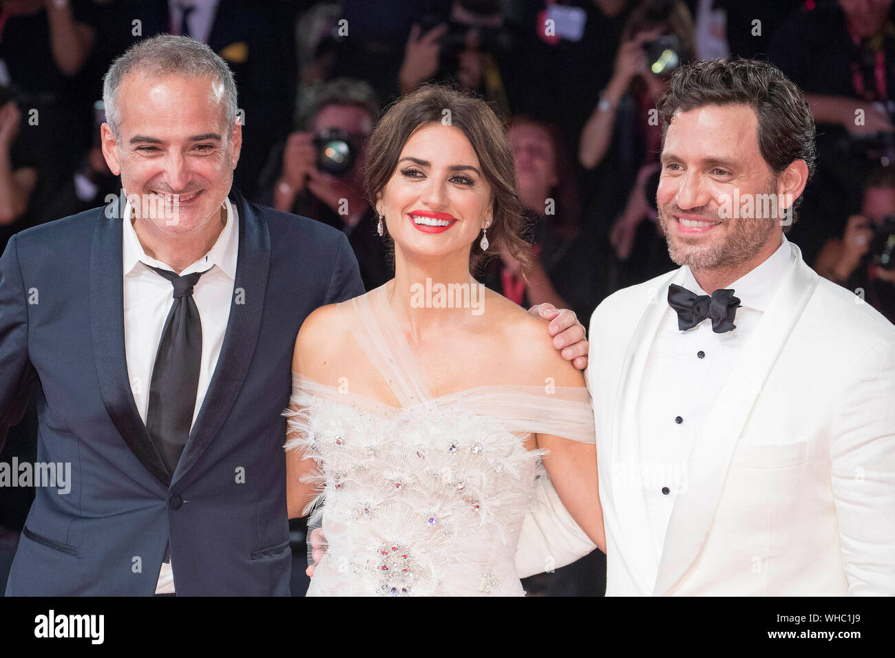 Venezia, Italien. 01 Sep, 2019. Olivier Assayas, Penelope Cruz e Edgar Ramirez alla premiere di 'Wasp Rete' presso la Biennale di Venezia 2019/76th Venice International Film Festival presso il Palazzo del Cinema. Venezia, 01.09.2019 | Utilizzo di credito in tutto il mondo: dpa/Alamy Live News Foto Stock