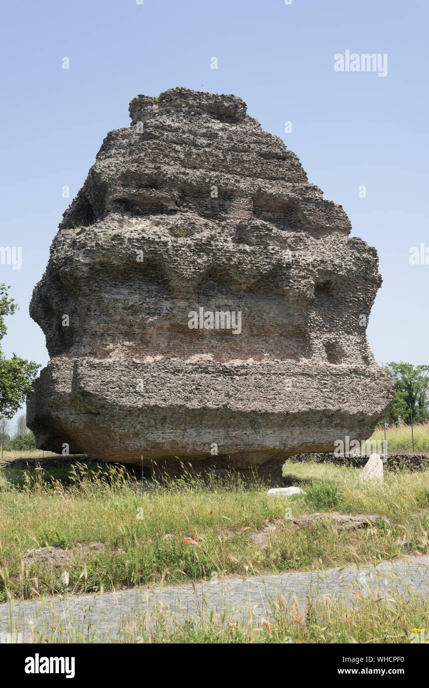 Rovine della grande tomba a Via Appia, Roma, Italia Foto Stock