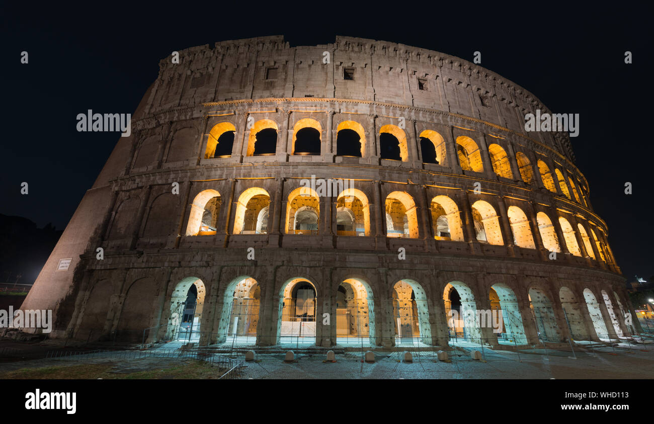 Colosseo di notte, Roma, Italia Foto Stock