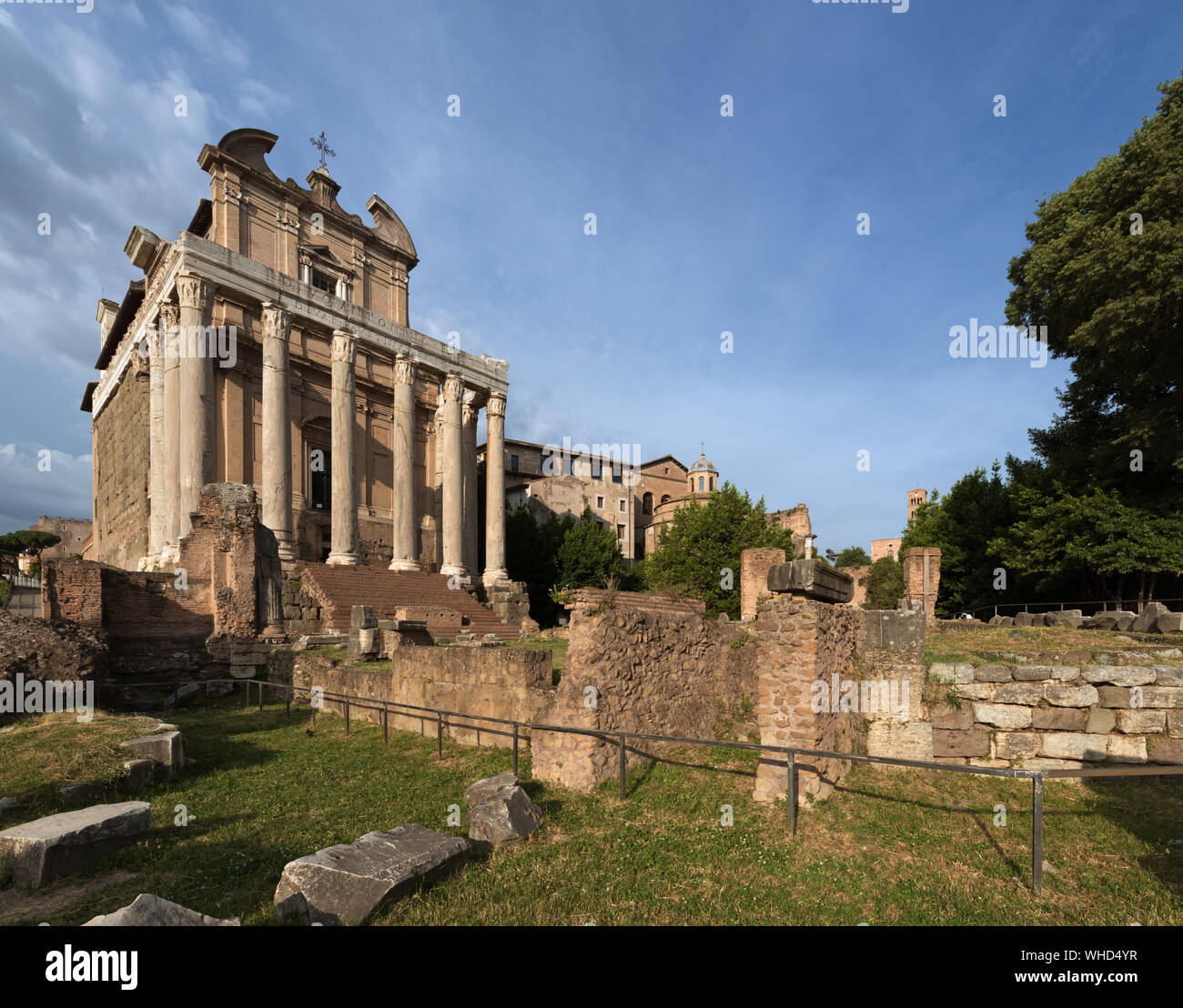 Tempio di Faustina e Antonius e Tempio di Romolo nel Foro Romano, Roma, Italia Foto Stock