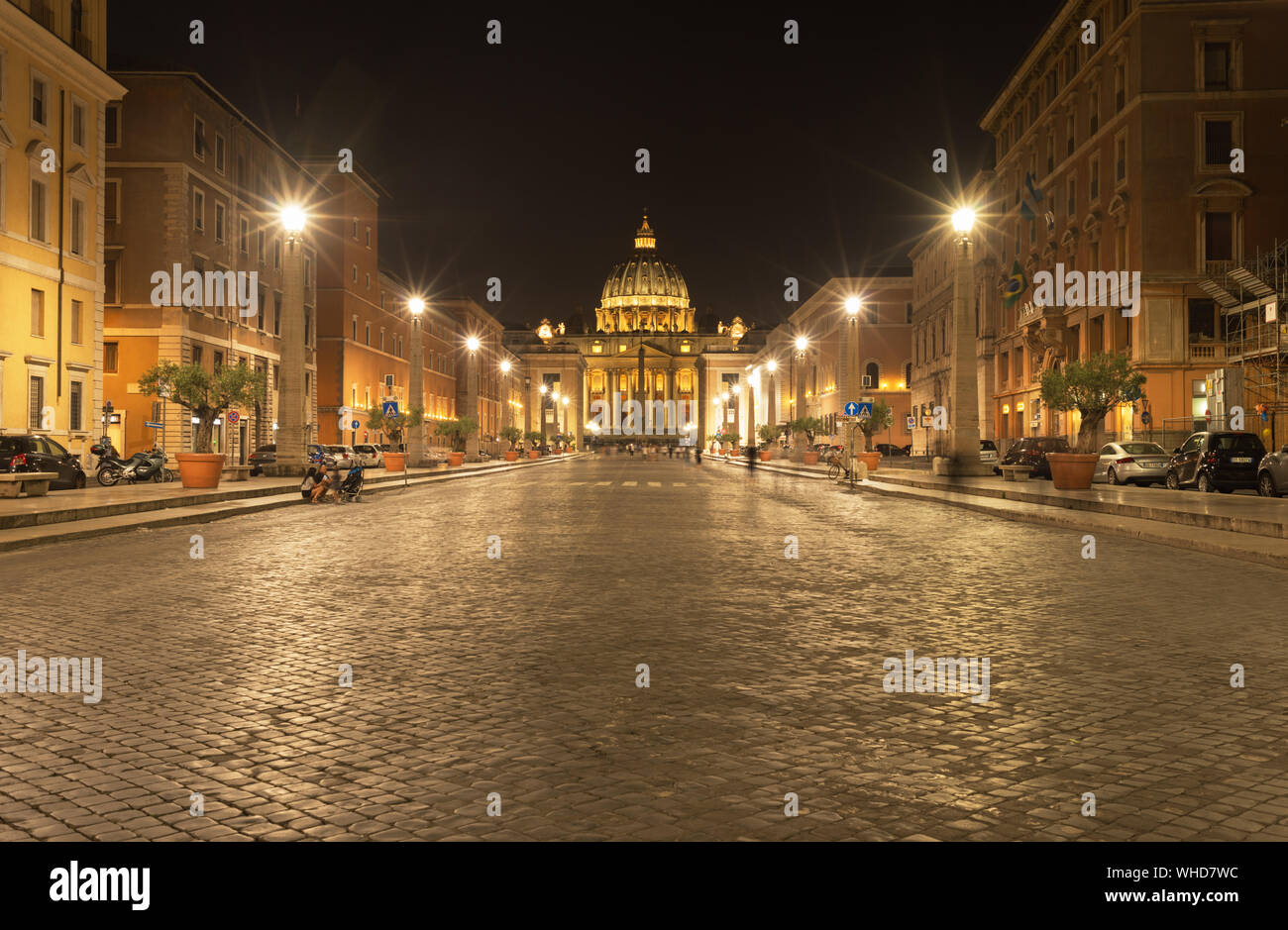 Via della Conciliazione e la cattedrale di San Pietro a Roma Foto Stock