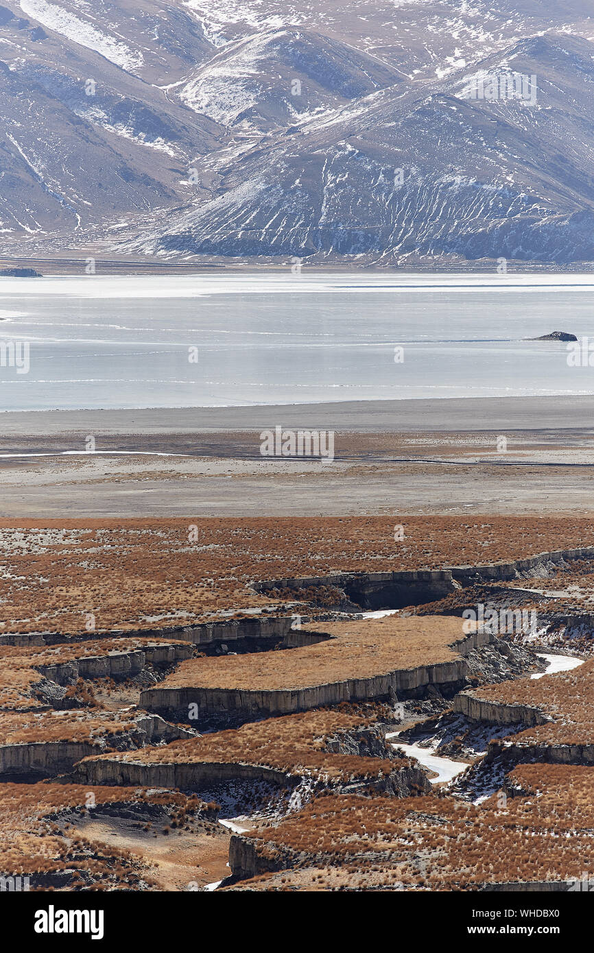 Lago Yamdrok in inverno, Tibet, Cina Foto Stock