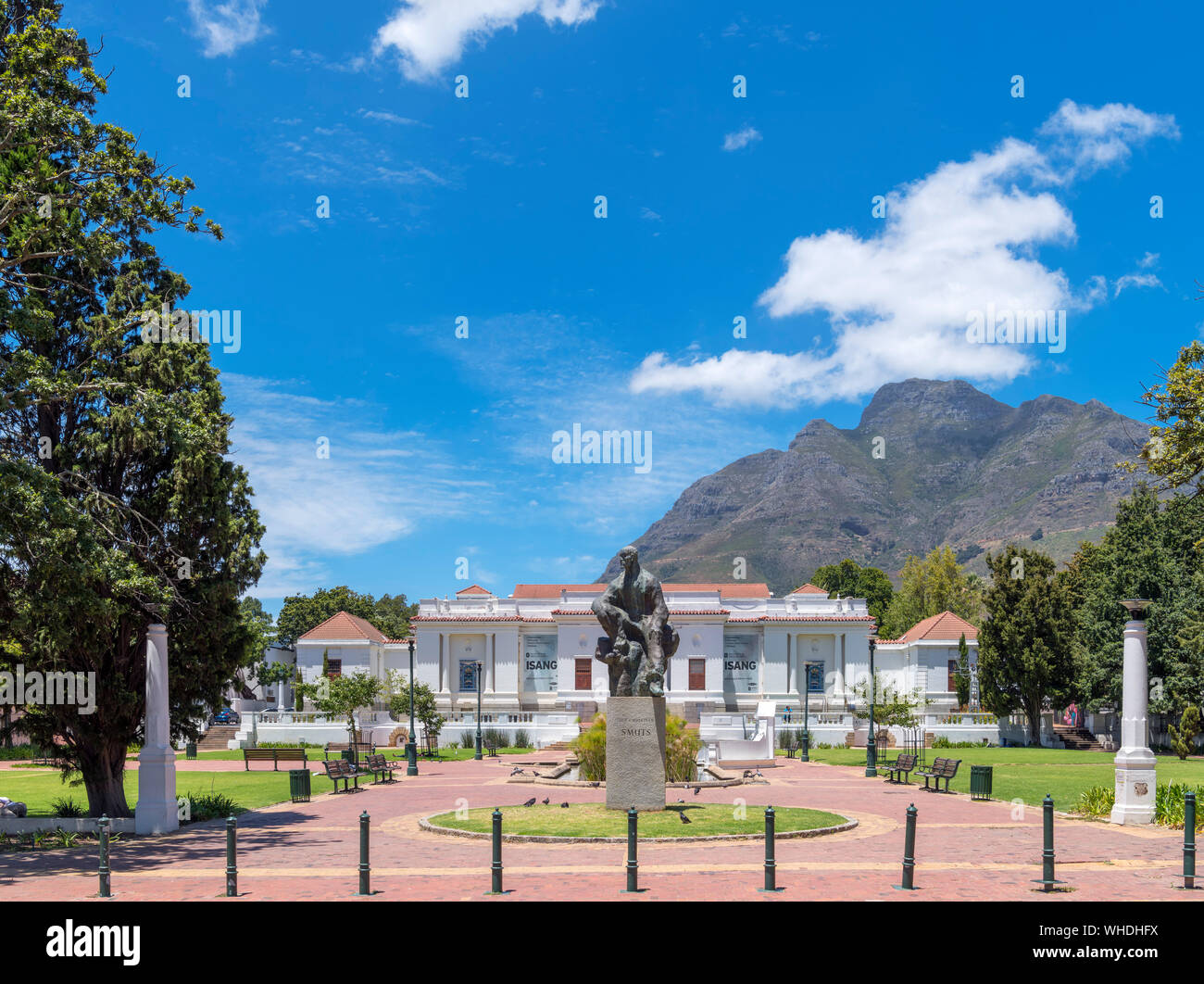 Iziko South African National Gallery con la statua di Jan granello di fuliggine in primo piano, Cape Town, Western Cape, Sud Africa Foto Stock