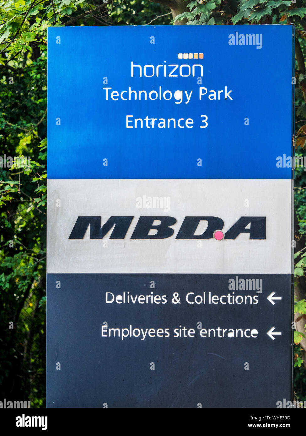 MBDA ingresso sign in Stevenage UK. MBDA è un missile fabbricante formata da una fusione di missili guidati di divisioni di Airbus, Leonardo e BAE Systems. Foto Stock