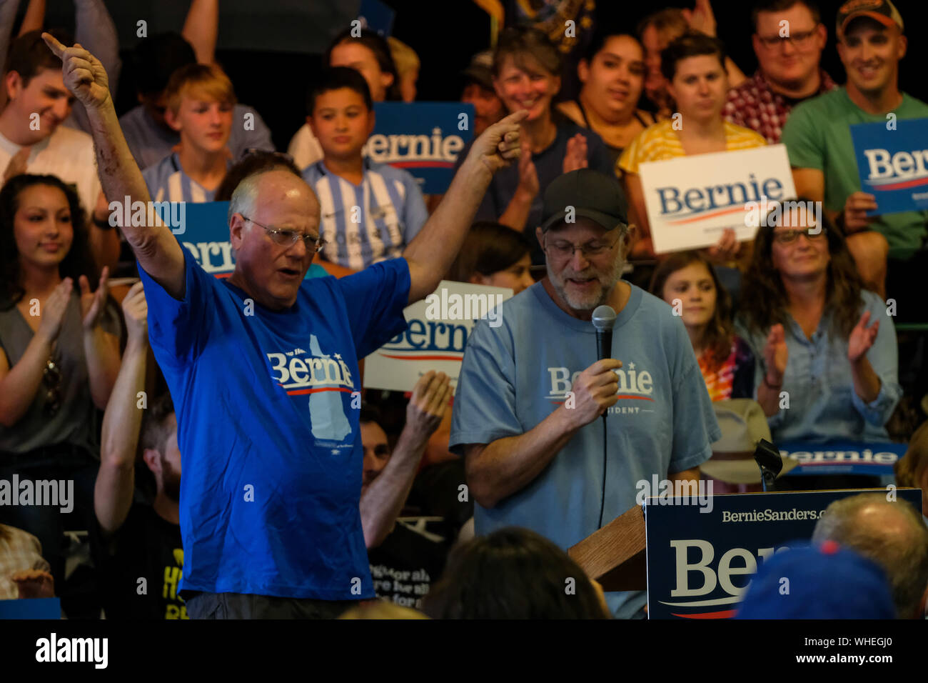 Raymond, New Hampshire, Stati Uniti d'America. 1 Sep, 2019. Ben e JerryÃs Gelato fondatori BEN COHEN e JERRY GREENFIELD parlare a Bernie Sanders nel Rally di Raymond, New Hampshire. Credito: Preston Ehrler/ZUMA filo/Alamy Live News Foto Stock