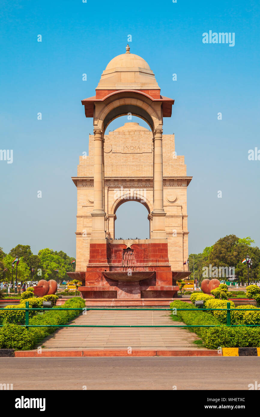 India Gate e tettoia è un memoriale di guerra situato a Rajpath in New Delhi, India Foto Stock