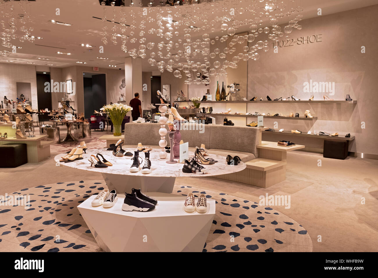 Il reparto di scarpe ornato a Nordstrom, un grande magazzino nel Walt Whitman Mall a Huntington Station, Long Sialnd, New York. Foto Stock