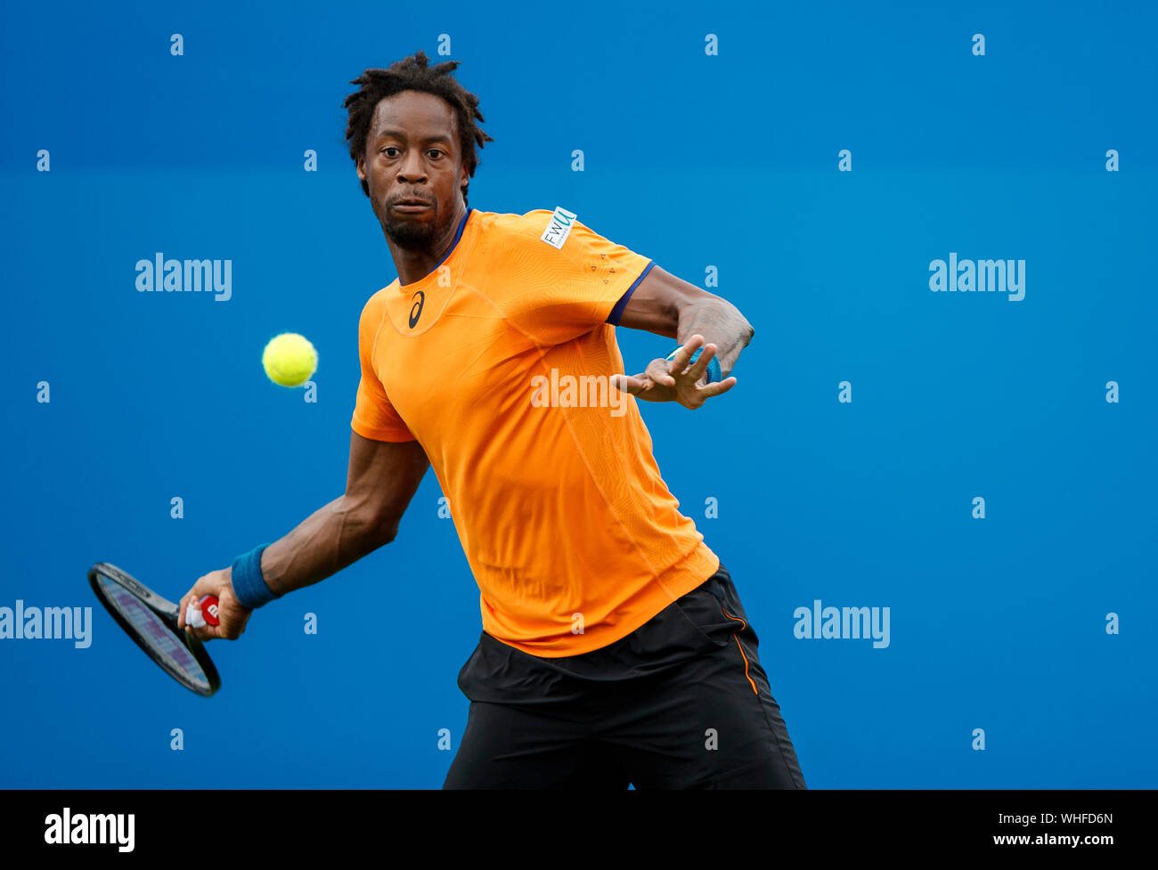 Gael Monfils di Francia a giocare una mano sola diretti contro Cameron Norrie di Gran Bretagna. a Aegon International 2017- Eastbourne - Inghilterra - qua Foto Stock