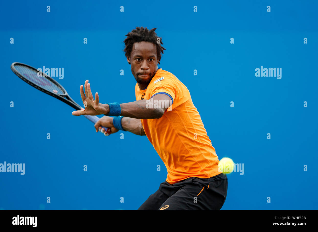 Gael Monfils di Francia a giocare una mano sola diretti contro Cameron Norrie di Gran Bretagna. a Aegon International 2017- Eastbourne - Inghilterra - qua Foto Stock