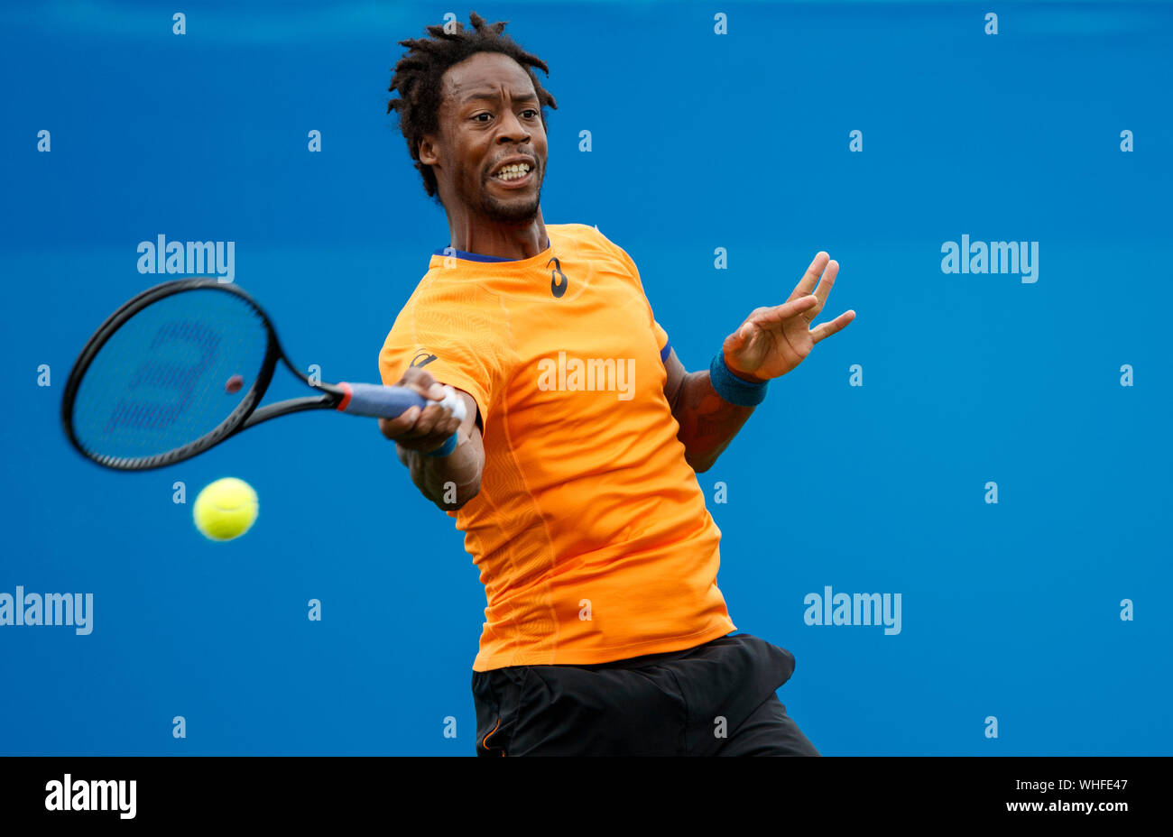 Gael Monfils di Francia a giocare una mano sola diretti contro Cameron Norrie di Gran Bretagna. a Aegon International 2017- Eastbourne - Inghilterra - qua Foto Stock