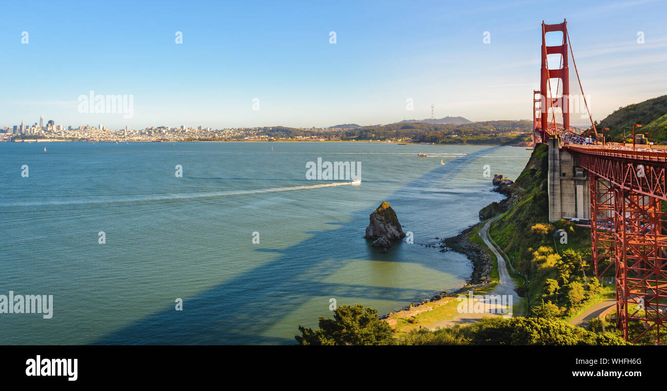 Golden Bridge e il panorama di San Francisco. In California, negli Stati Uniti Foto Stock