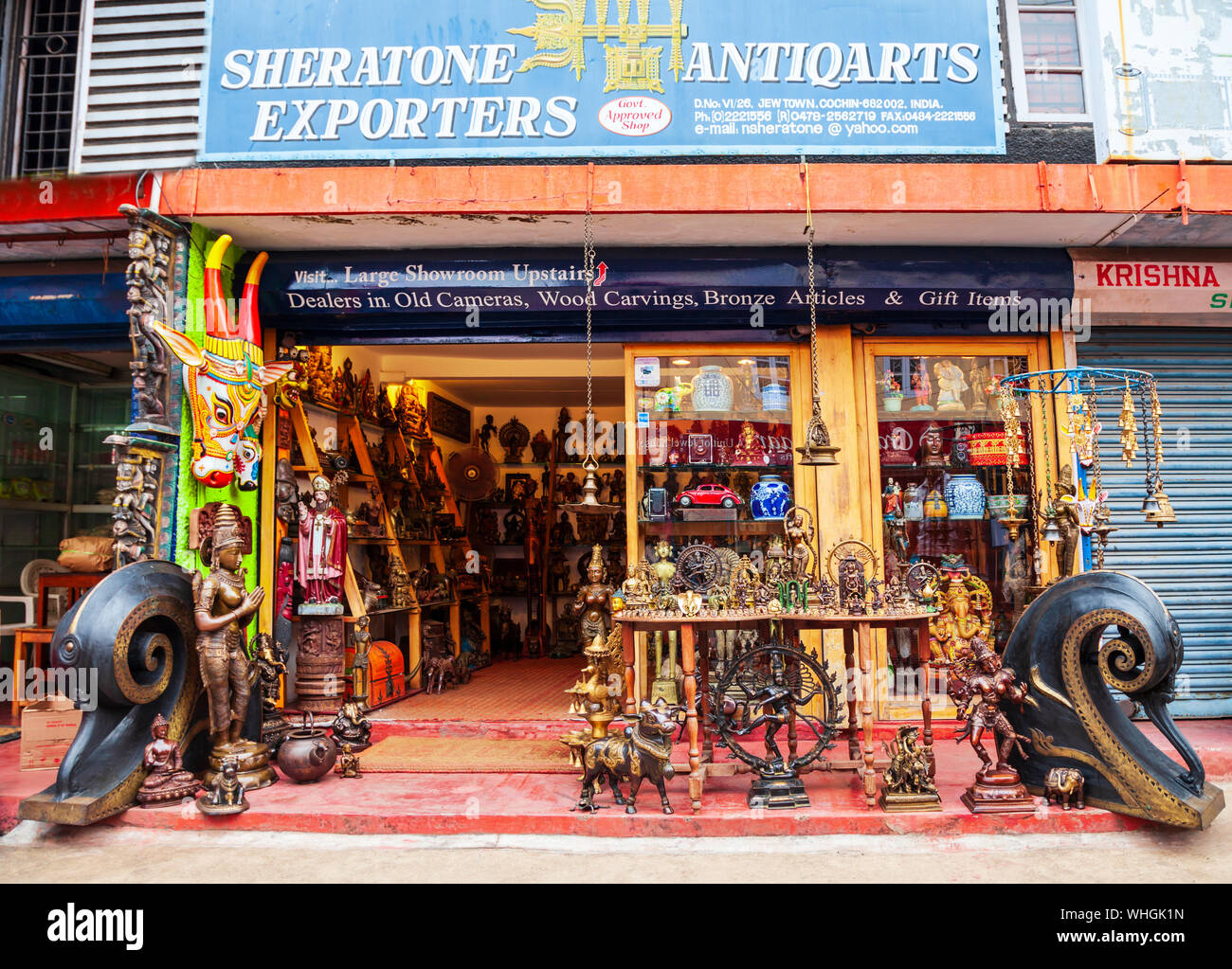 COCHIN, India - 14 Marzo 2012: negozio di souvenir presso il Market street in Fort Kochi nella città di Cochin, India Foto Stock