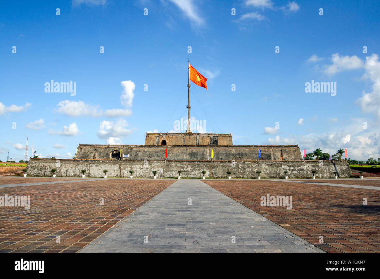 Bandiera Tower Building nella cittadella di Hue. Hue, Vietnam Foto Stock