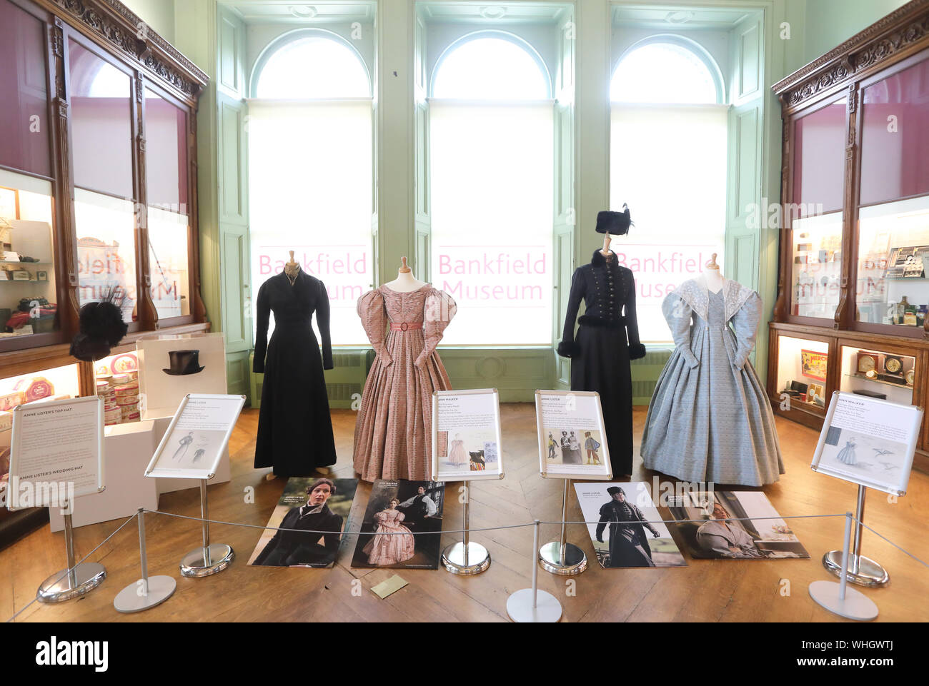 Costumi da Gentleman Jack serie TV, in Bankfield Museum, l'ex casa di Edward Akroyd, in Halifax, Calderdale, West Yorkshire, Regno Unito Foto Stock