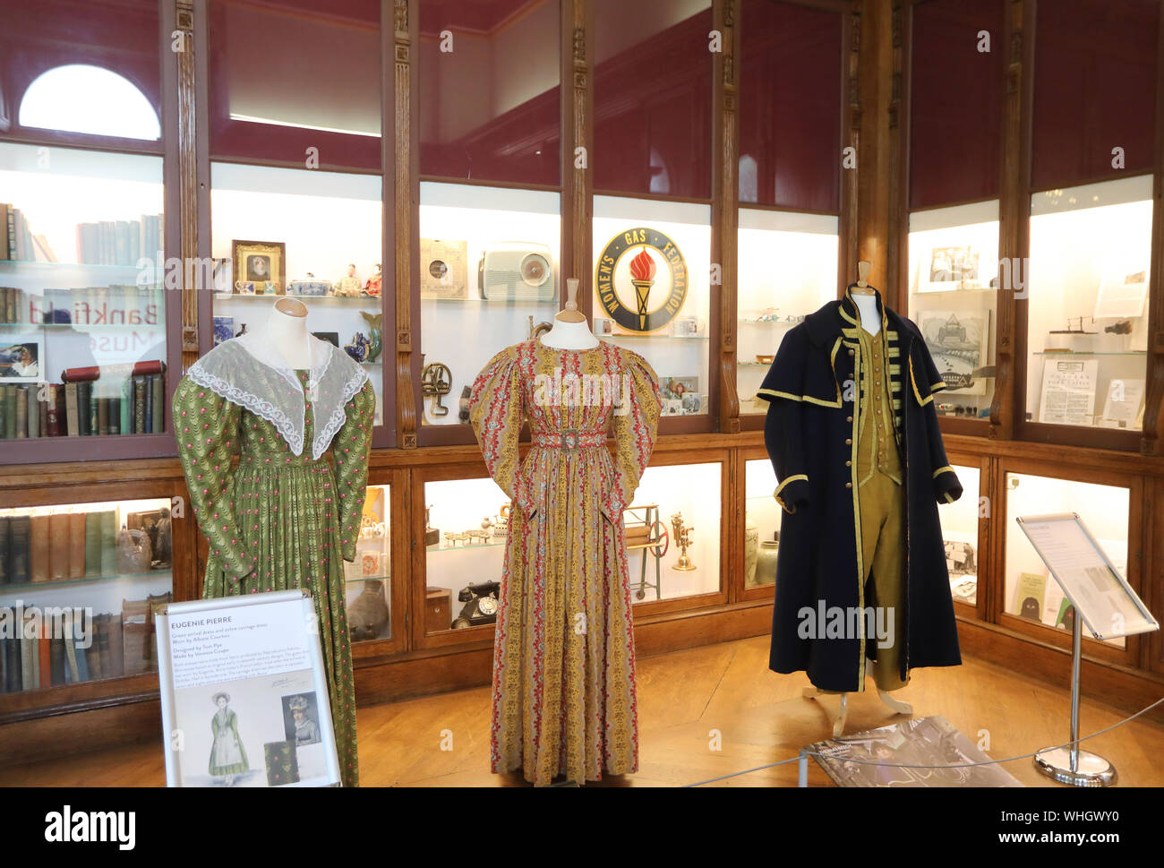 Costumi da Gentleman Jack serie TV, in Bankfield Museum, l'ex casa di Edward Akroyd, in Halifax, Calderdale, West Yorkshire, Regno Unito Foto Stock
