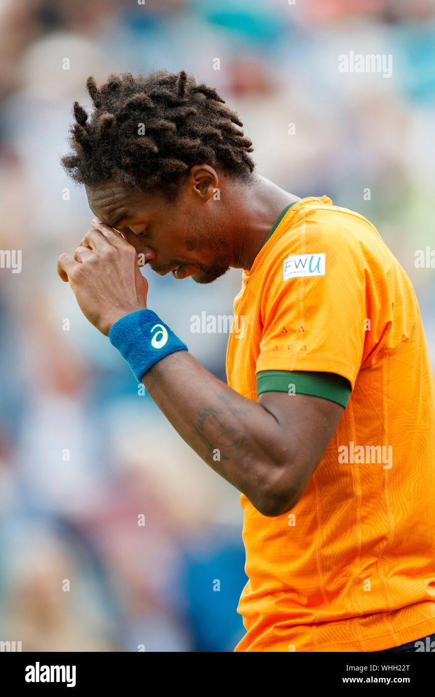 Aegon International 2017- Eastbourne - Inghilterra - ATP uomini Semi Finale. Gael Monflis di Francia tergi sudore dalla sua fronte durante il match contro Foto Stock