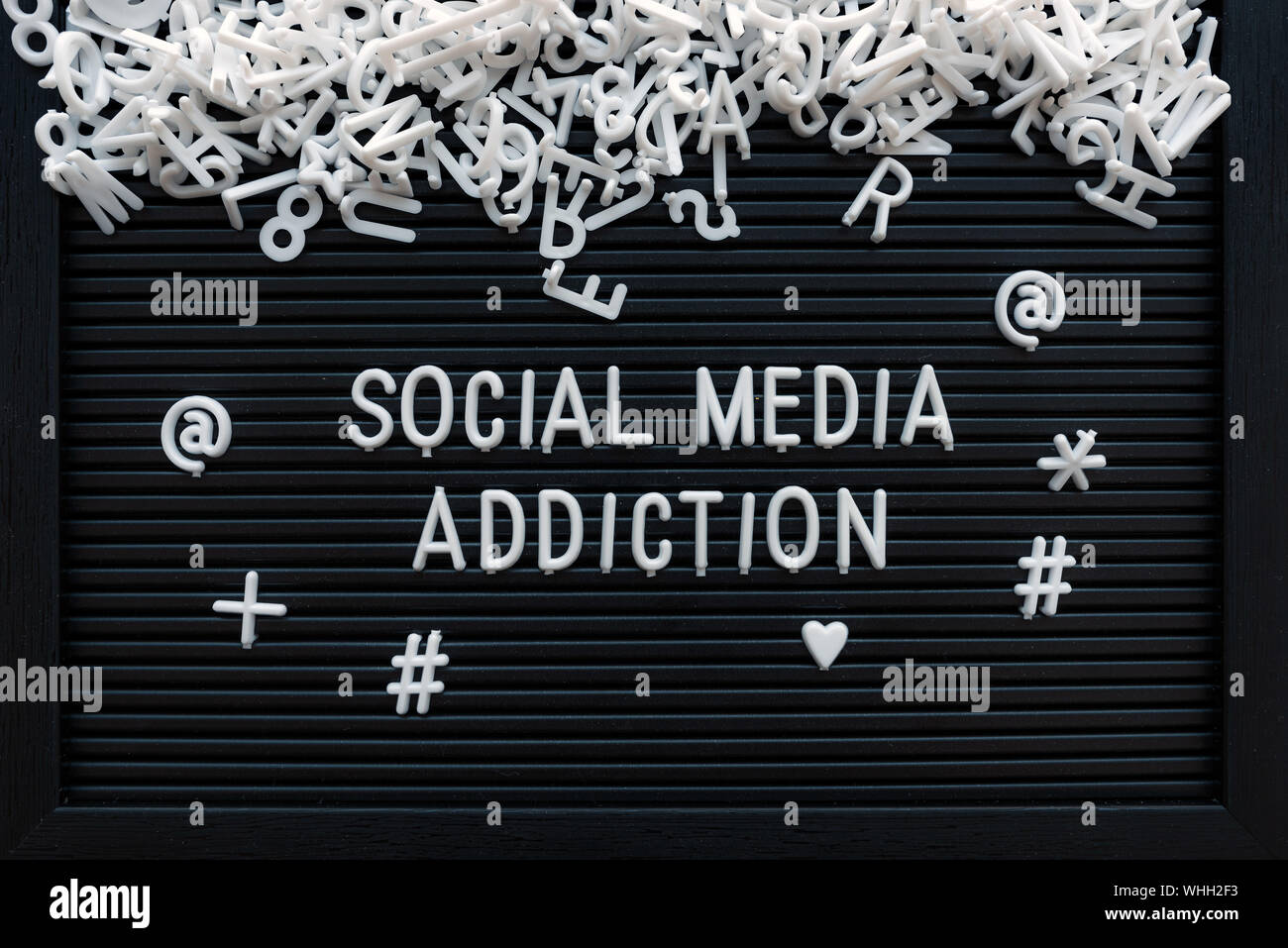 Social media addiction concept per accrescere la consapevolezza di questa moderna malattia Foto Stock