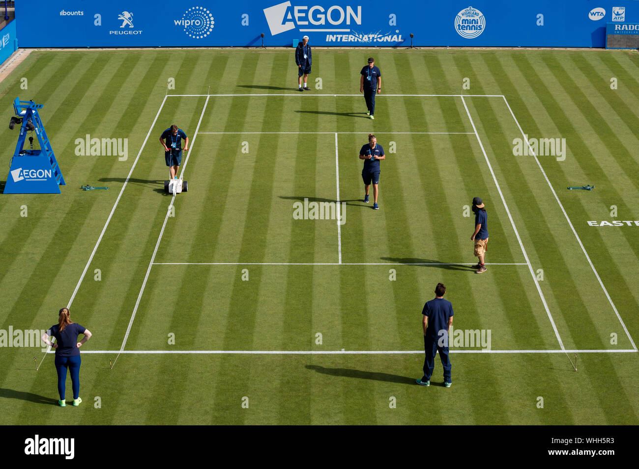 Massa-marcatura personale di campo da tennis linee presso Aegon International 2017- Eastbourne - Inghilterra. Lunedì, 26 giugno. Photo credit: Nick Walker/Sport Foto Foto Stock