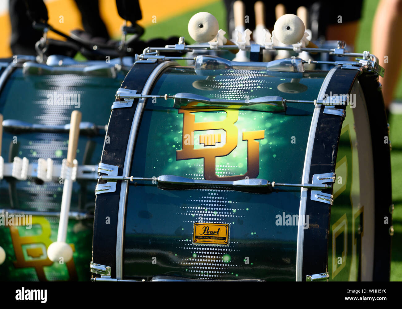 31 agosto 2019: Baylor Bears band drum realizzato con il logo di pera prima della prima metà del NCAA Football gioco tra Stephen F. Austin boscaioli e il Baylor porta a McLane Stadium di Waco, Texas. Matthew Lynch/CSM Foto Stock