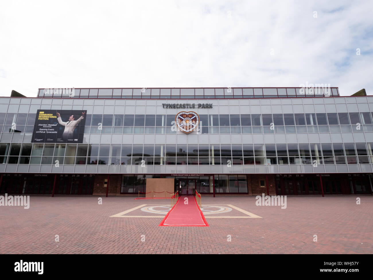 Tappeto rosso ingresso, cuore di Midlothian Football Club, Tynecastle Stadium, per Edinburgh International Festival apertura dell'evento 2019, Scotland, Regno Unito Foto Stock