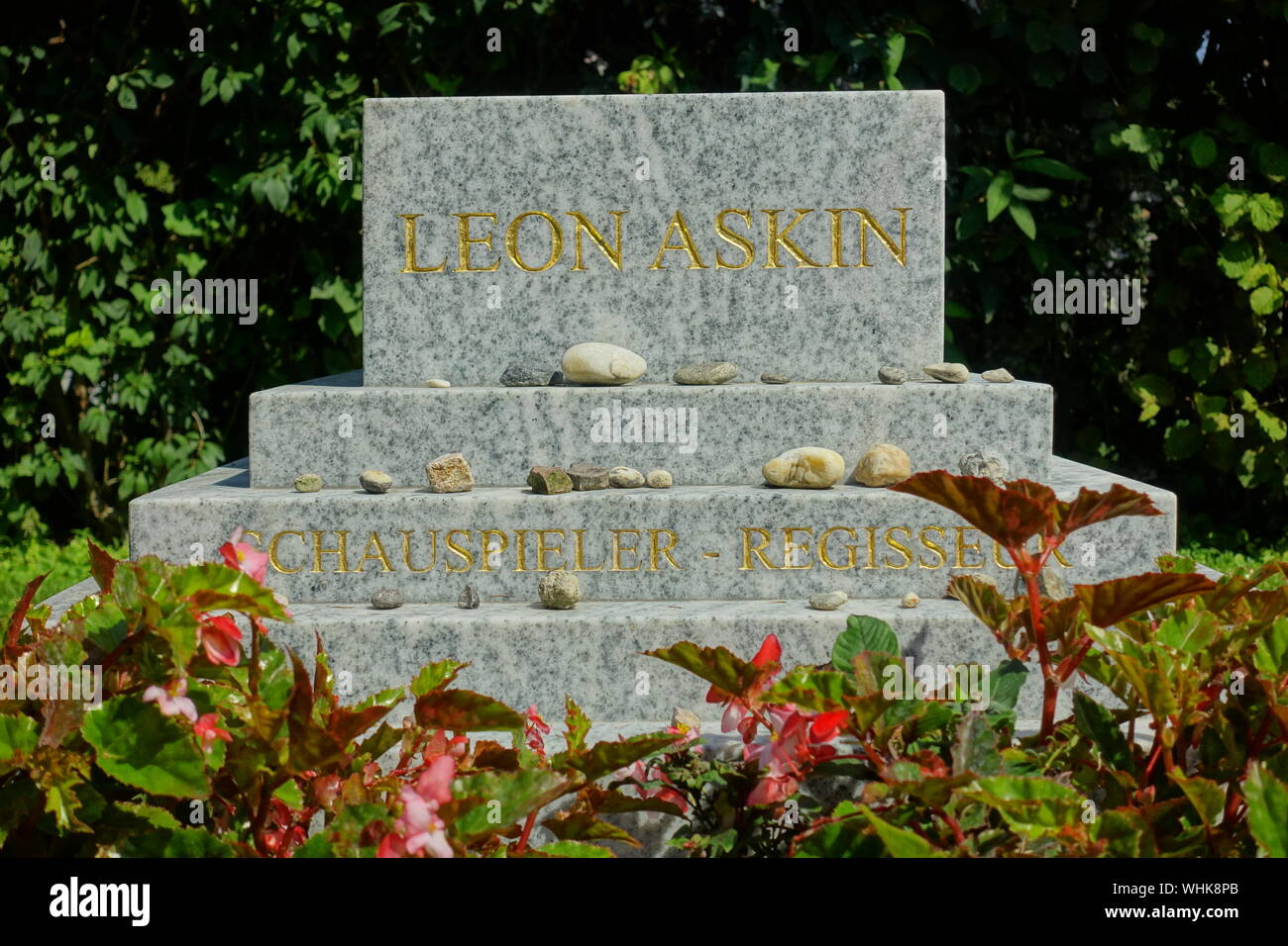 Leon Askin war ein österreichisch-amerikanischer Schauspieler, Schauspiellehrer, direttore cinematografico, Drehbuchautor und Produzent. Foto Stock