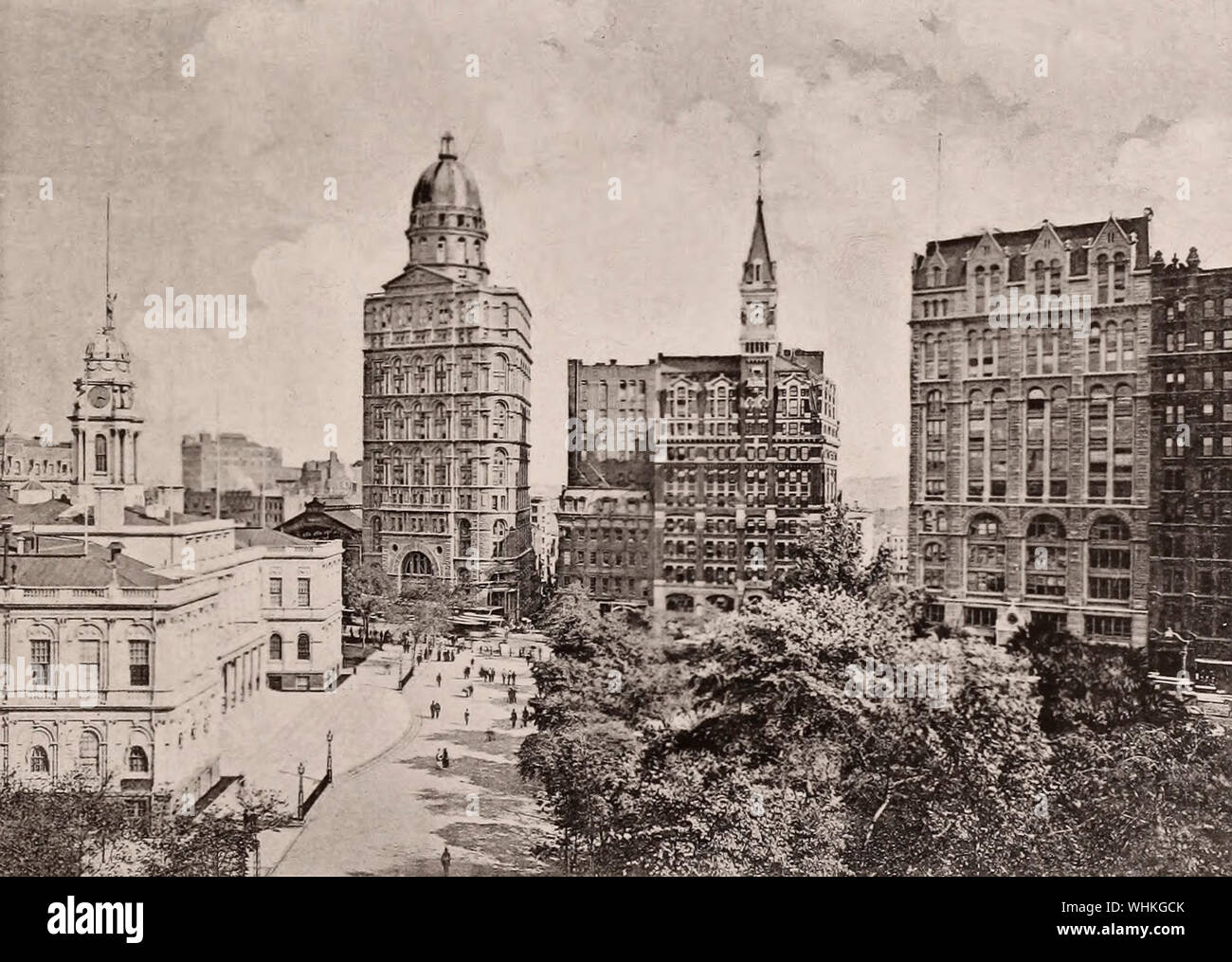 City Hall Park con il Municipio, il mondo, il sole, la tribuna e il Quartier Generale di volte. La città di New York, circa 1891 Foto Stock