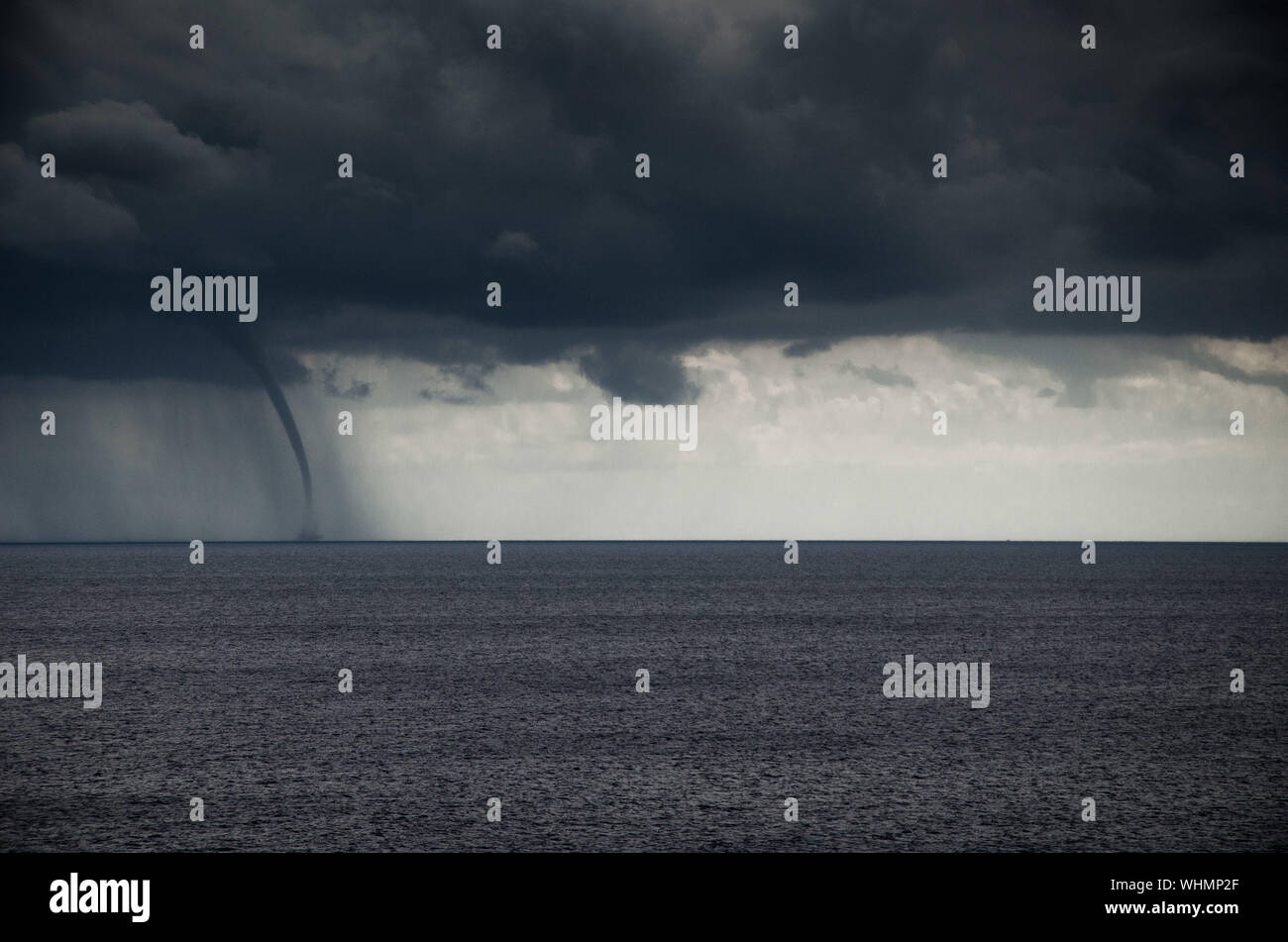 Vista panoramica del ciclone sopra il livello del mare Foto Stock