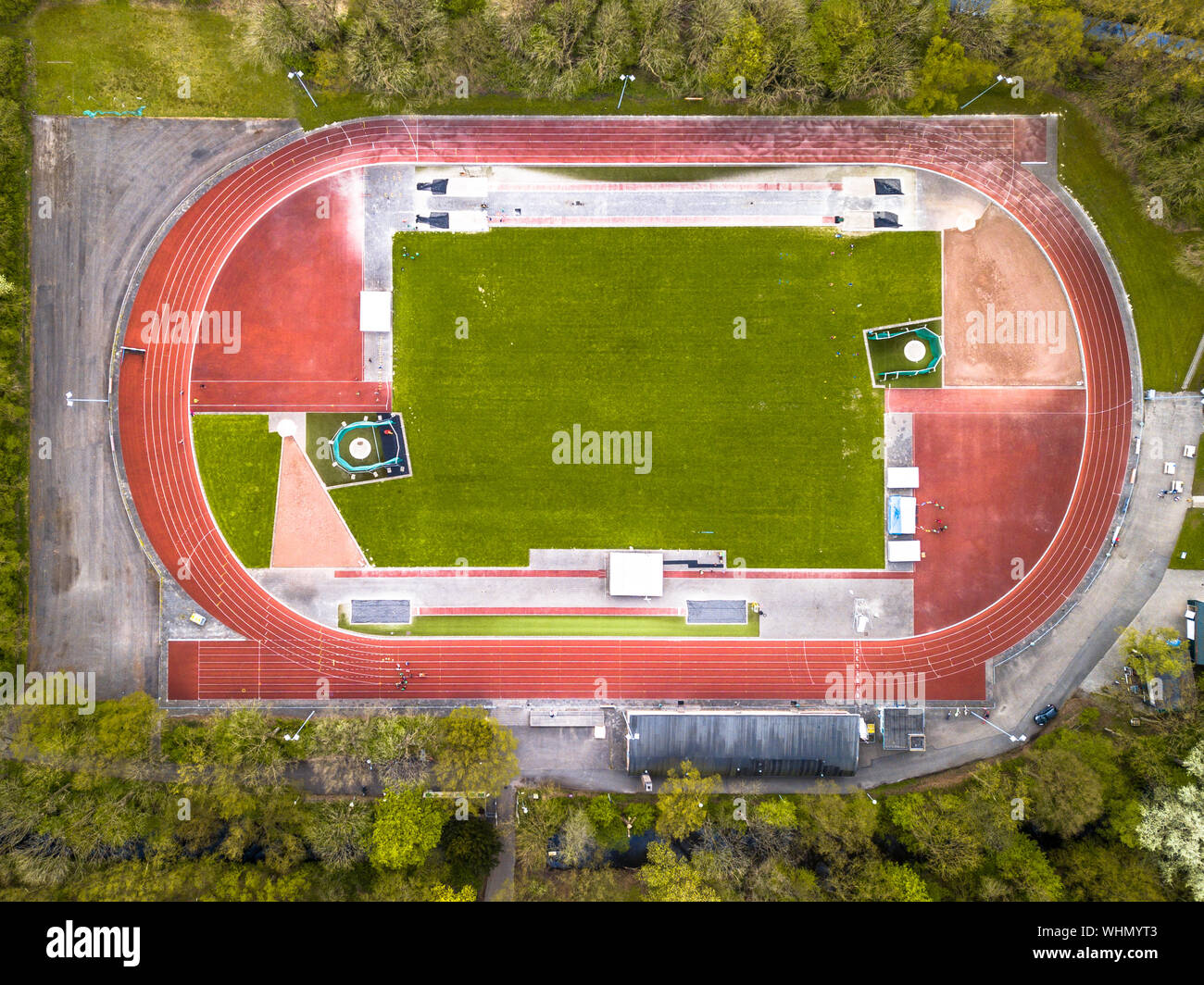 Esecuzione di competizione atletica via complessa da sopra Foto Stock