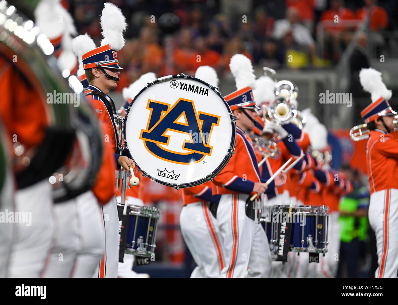 Agosto 31, 2019: la Auburn marching band esegue prima il NCAA Advocare classico gioco di calcio partita di calcio tra la University of Oregon Ducks e Auburn University Tigers di AT&T Stadium di Arlington, TX Albert Pena/CSM Foto Stock