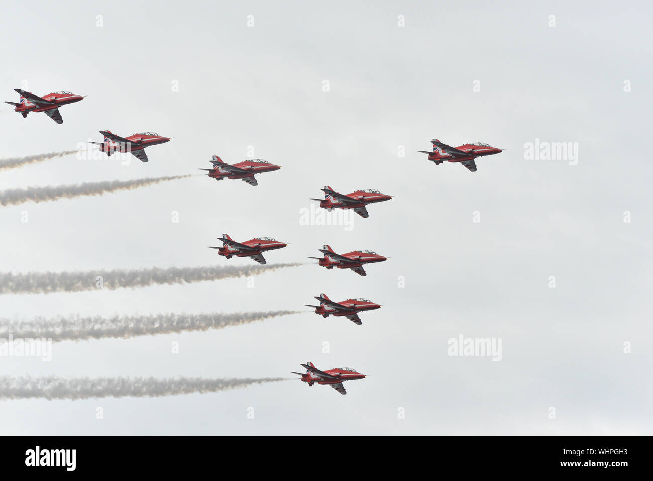 Toronto, Canada. 01 Sep, 2019. Hawk T1 jet operati da British Royal Air Force (RAF) frecce rosse aerobatic team di dimostrazione eseguire una manovra durante il settantesimo canadese annuale International Air Show (CIAS) oltre il Lago Ontario a Toronto. Credito: SOPA Immagini limitata/Alamy Live News Foto Stock