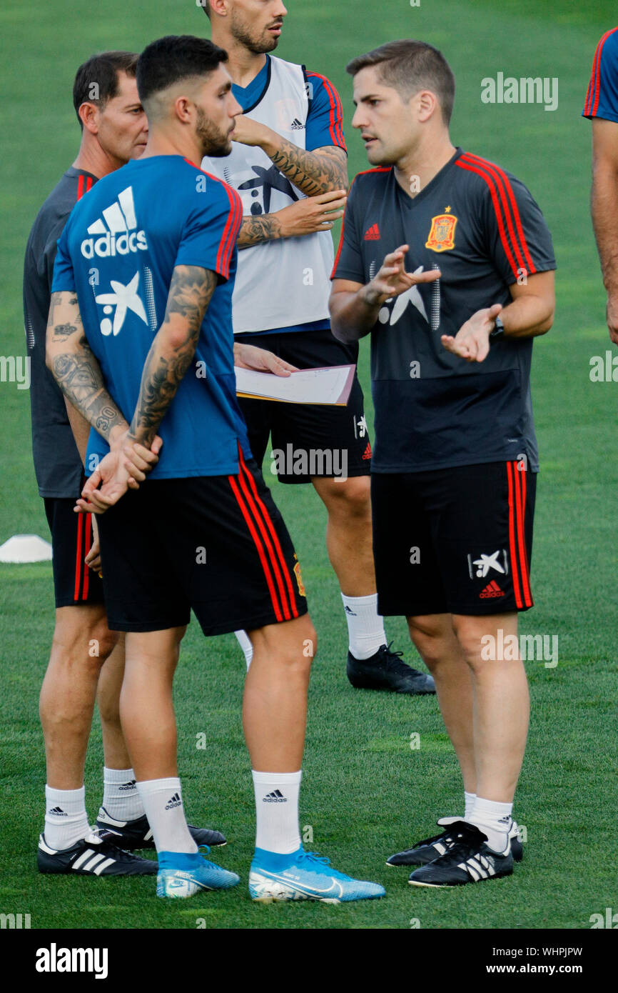 Las Rozas, Spagna. 02Sep, 2019. Robert Moreno e Gaya (José Luis Gayà) sono visibili durante una sessione di formazione per la nazionale spagnola di calcio a Ciudad del Futbol in Las Rozas. Credito: SOPA Immagini limitata/Alamy Live News Foto Stock