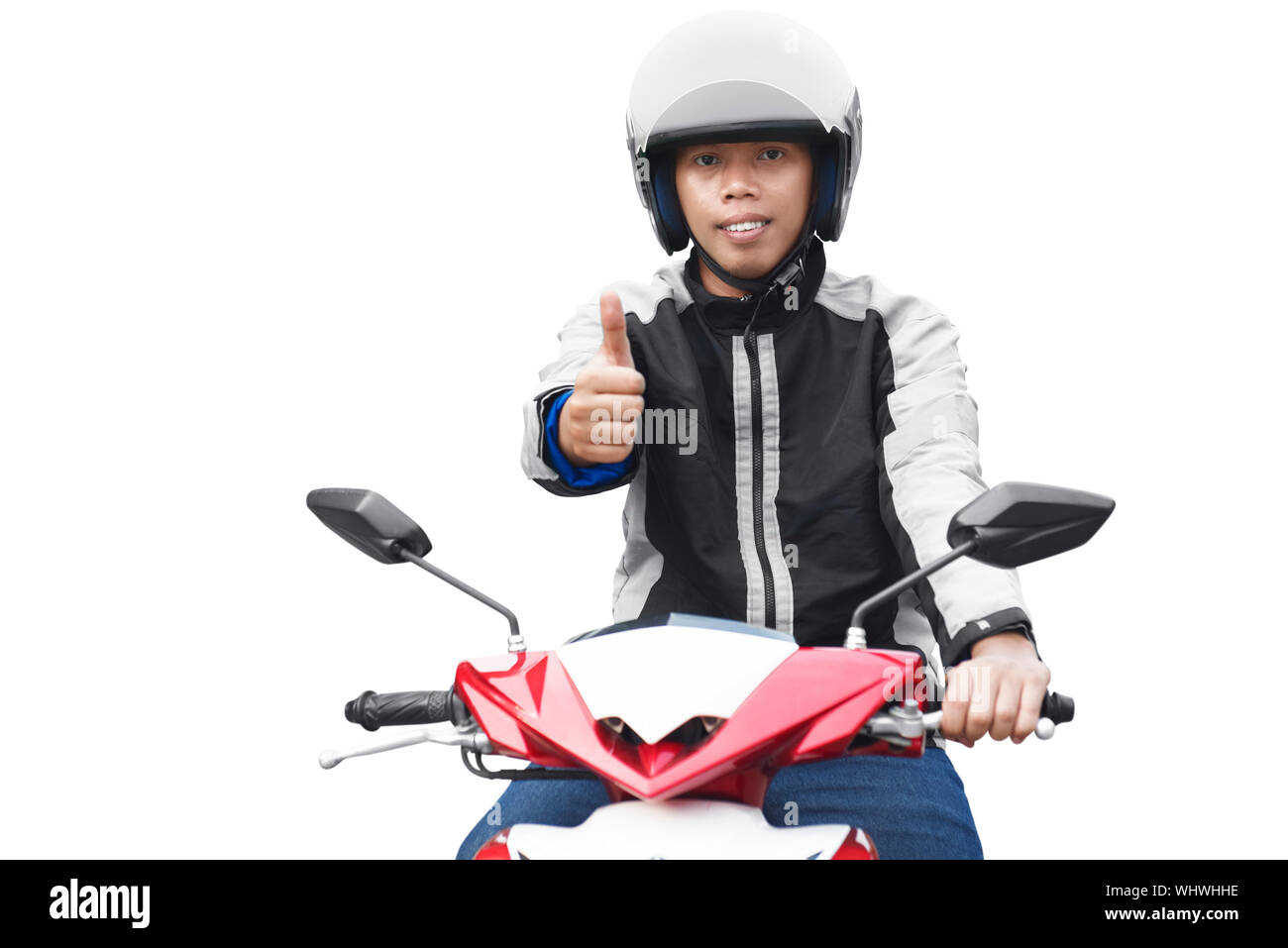 Asian motociclo taxi l'uomo con la sua moto mostrando pollice in alto isolato su sfondo bianco Foto Stock