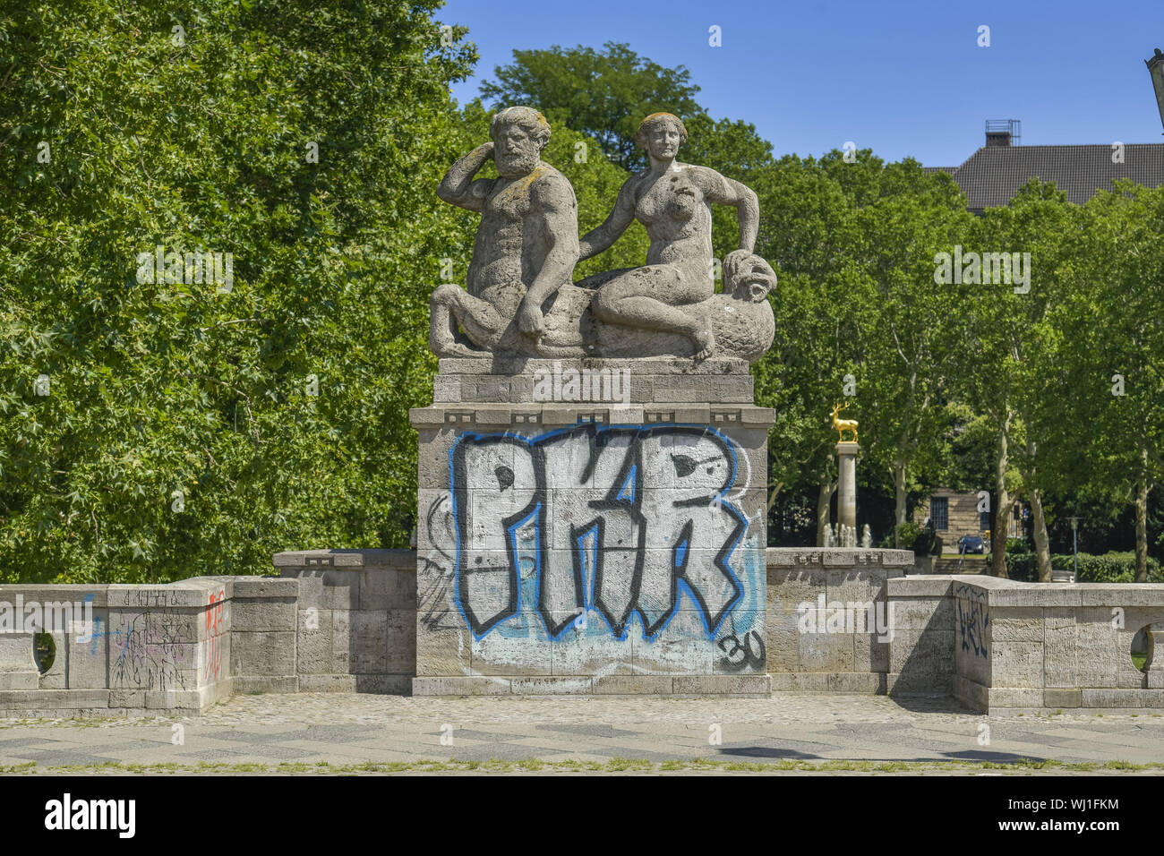Berlino, bridge, luminosamente, Carl Zuckmayer Brücke, Carl Zuckmayer bridge, monumento, Germania, colore, colori vivaci, spruzzata, graffiti Graffitis, PKR, mat Foto Stock