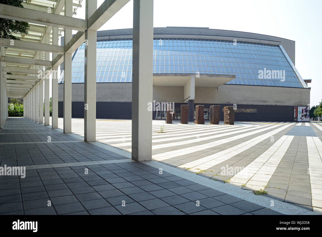 L'Italia, Milano, quartiere Bicocca, teatro Teatro Arcimboldi da Gregotti Studio datata 2002 Foto Stock