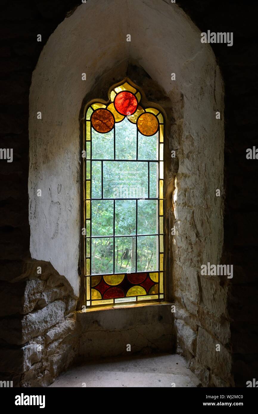 Vetrata di casa rossa la follia principale nel giardino in stile rococò del xviii secolo giardino Painswick Gloucestershire England Regno Unito Foto Stock