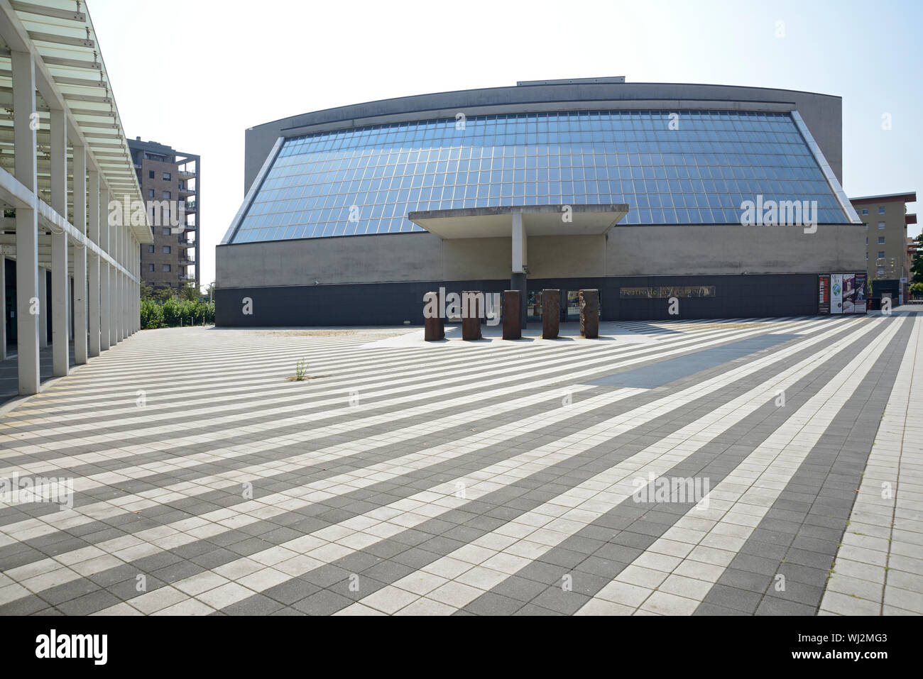 L'Italia, Milano, quartiere Bicocca, teatro Teatro Arcimboldi da Gregotti Studio datata 2002 Foto Stock