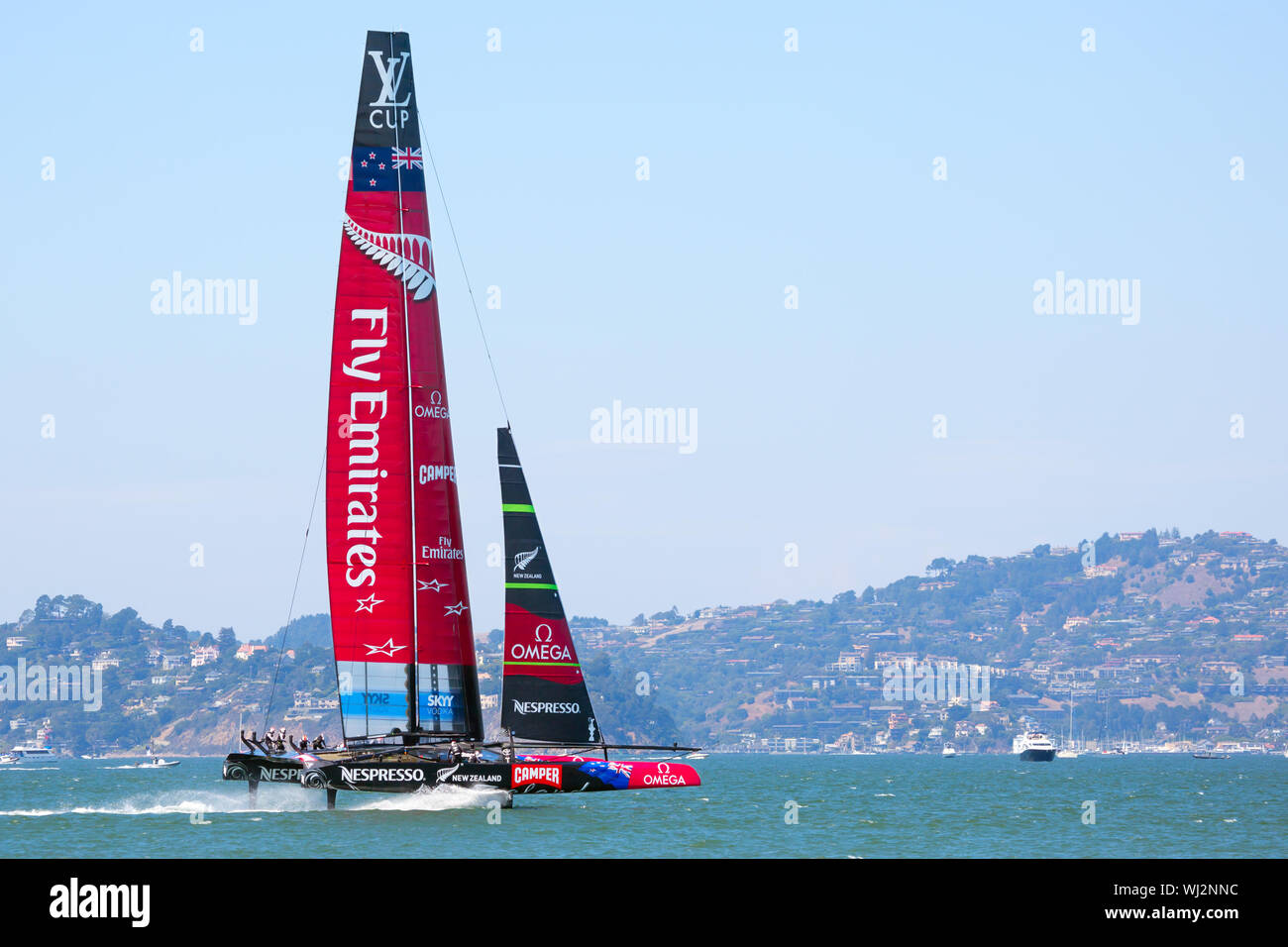 Catamarano racing nella Louis Vuitton Cup. Nuova Zelanda team durante la Coppa America World Series il 7 ottobre 2012 nella baia di San Francisco, California. Foto Stock