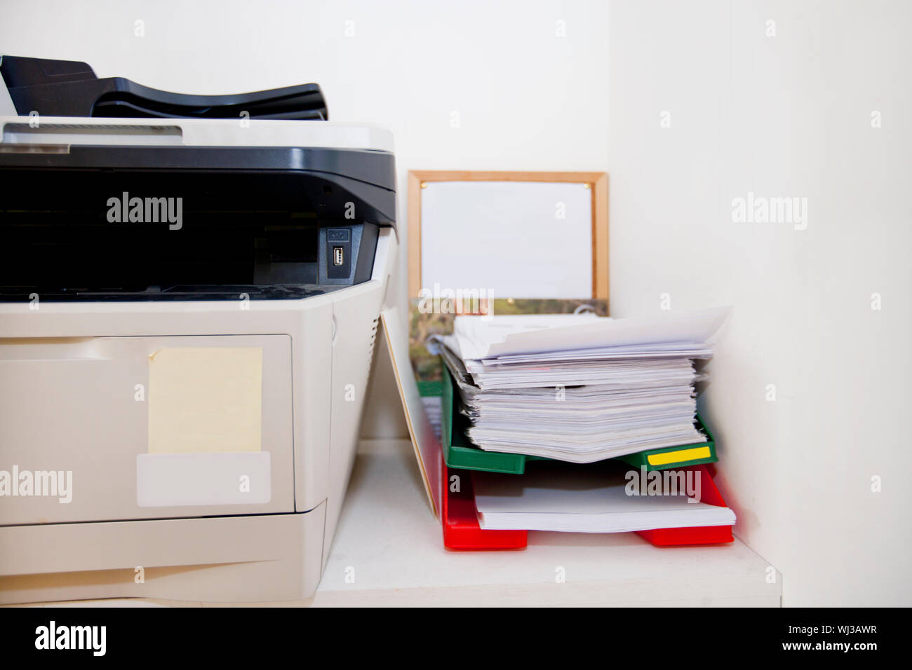 Close-up della stampante e la documentazione in vita reale office Foto Stock